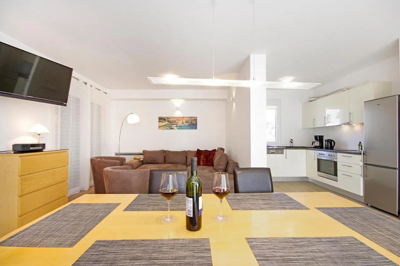 Apartment Laura Privlaka  Croatia