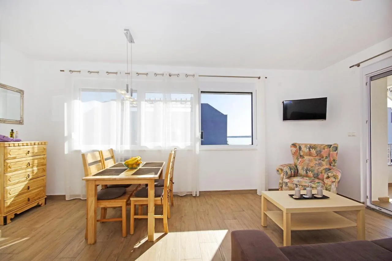 Apartment Laura Privlaka  Croatia