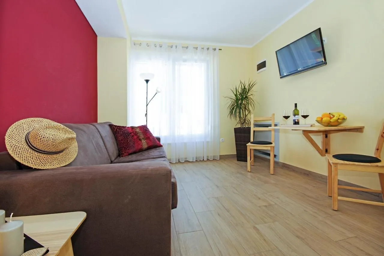 Apartment Laura Privlaka  Croatia