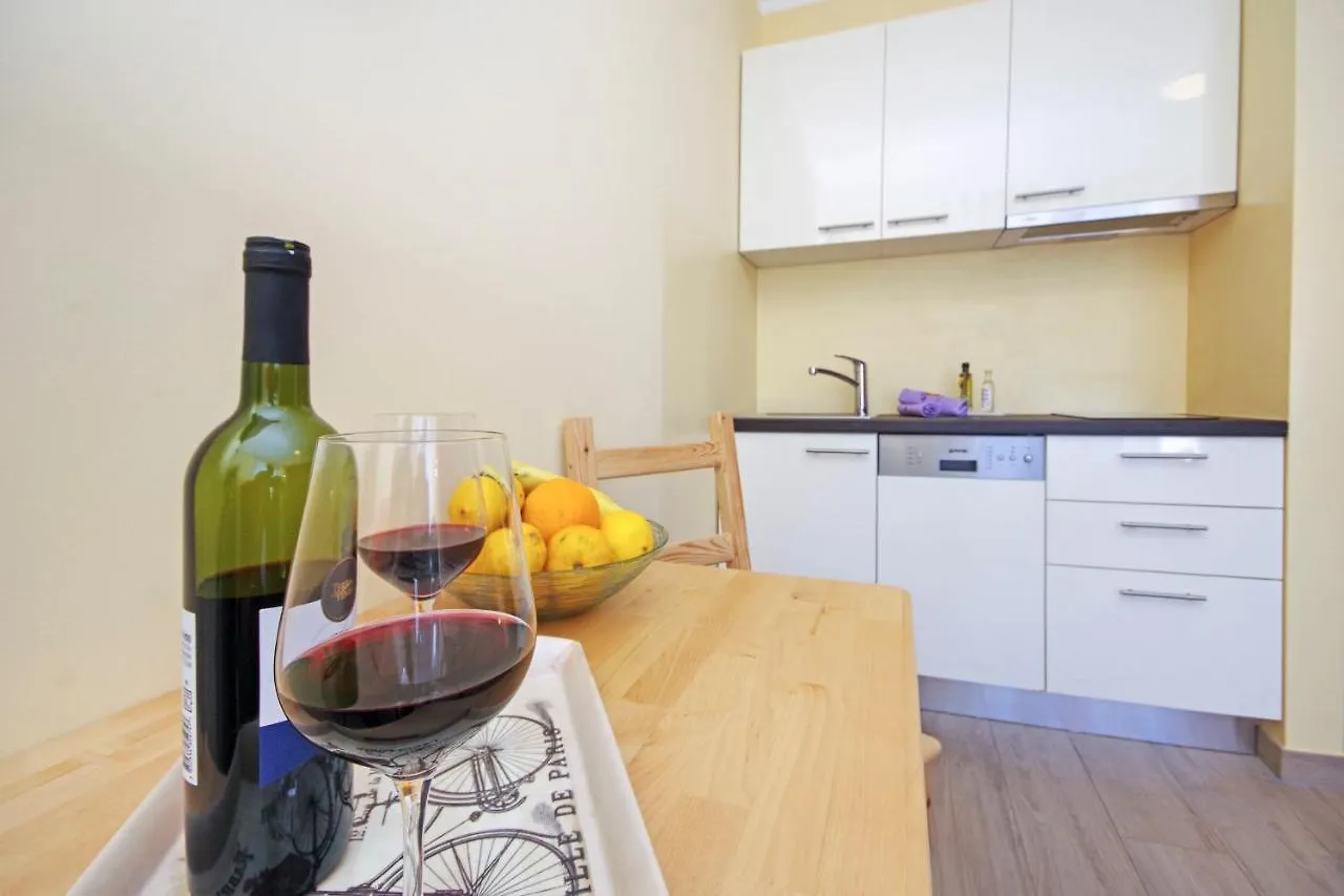 Apartment Laura Privlaka  Croatia