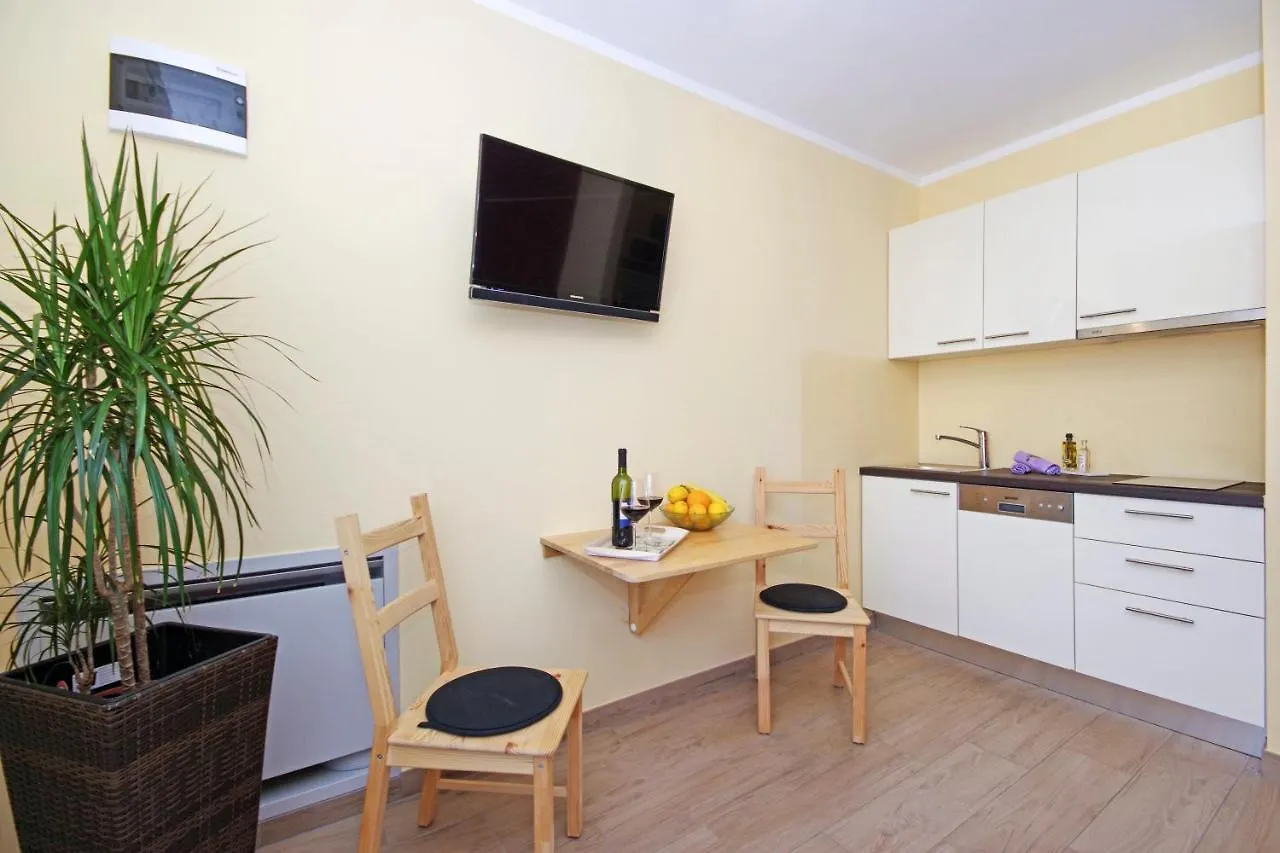 Apartment Laura Privlaka  Croatia